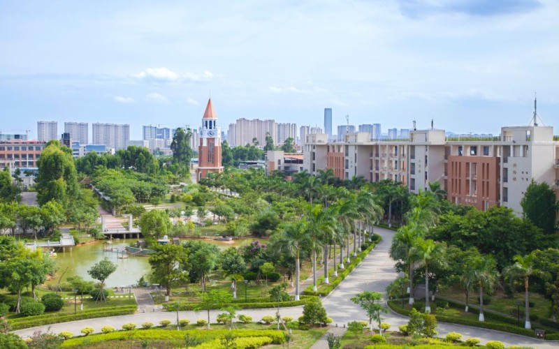 厦门华厦学院 gallery image 1